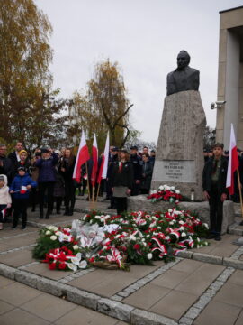 Mieszkańcy i Goście Powiatu Zduńskowolskiego świętowali 104. rocznicę odzyskania niepodległości przez Polskę